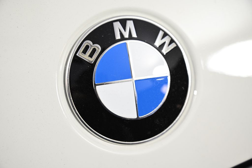 Thumbnail: 2025 BMW 3 Series - 13