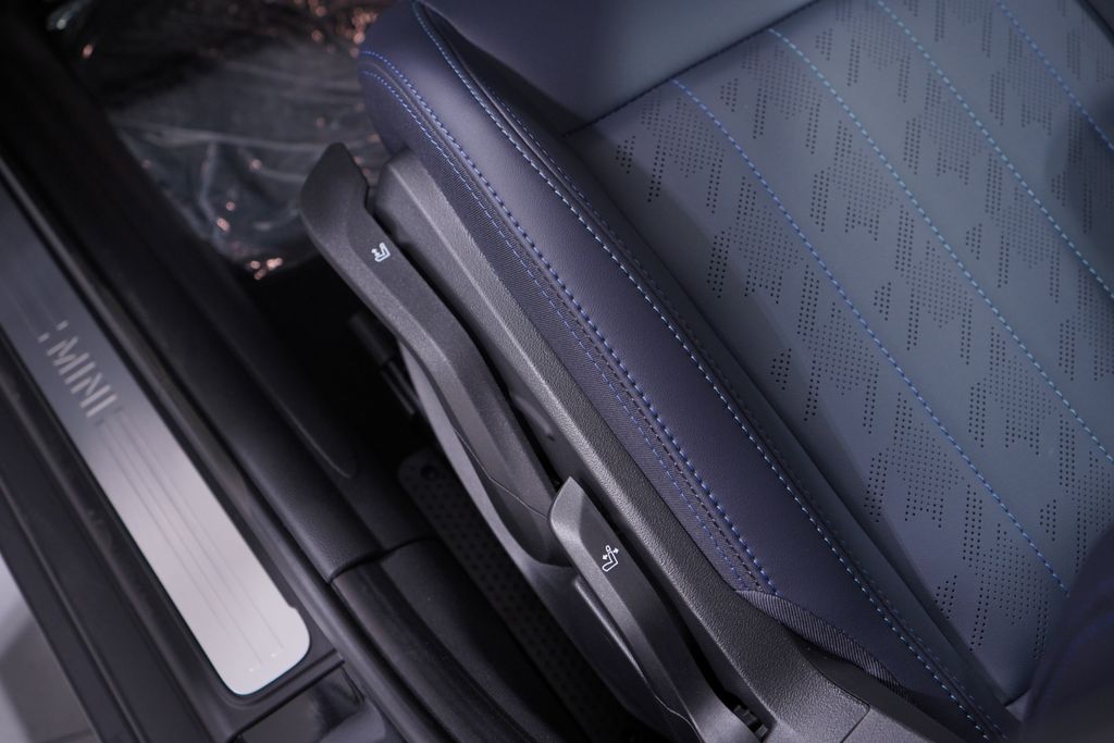 Thumbnail: 2025 MINI Cooper Hardtop - 12