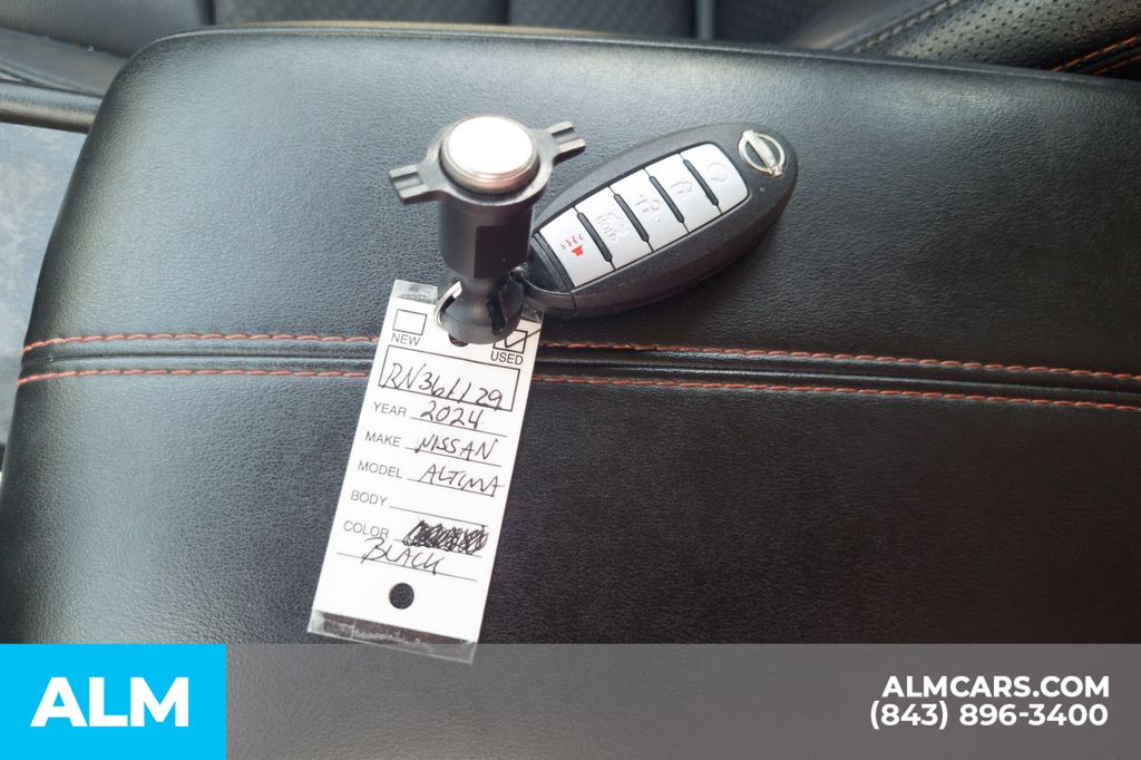 Used 2024 Black Nissan 2.5 SR image 31