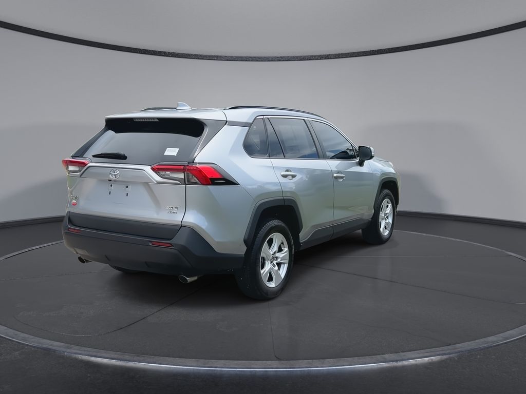 Thumbnail: 2021 Toyota RAV4 - 8