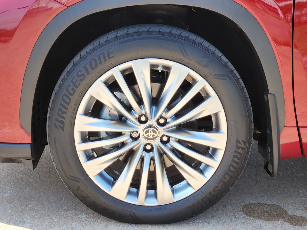 Used 2024 Toyota Highlander SUV
