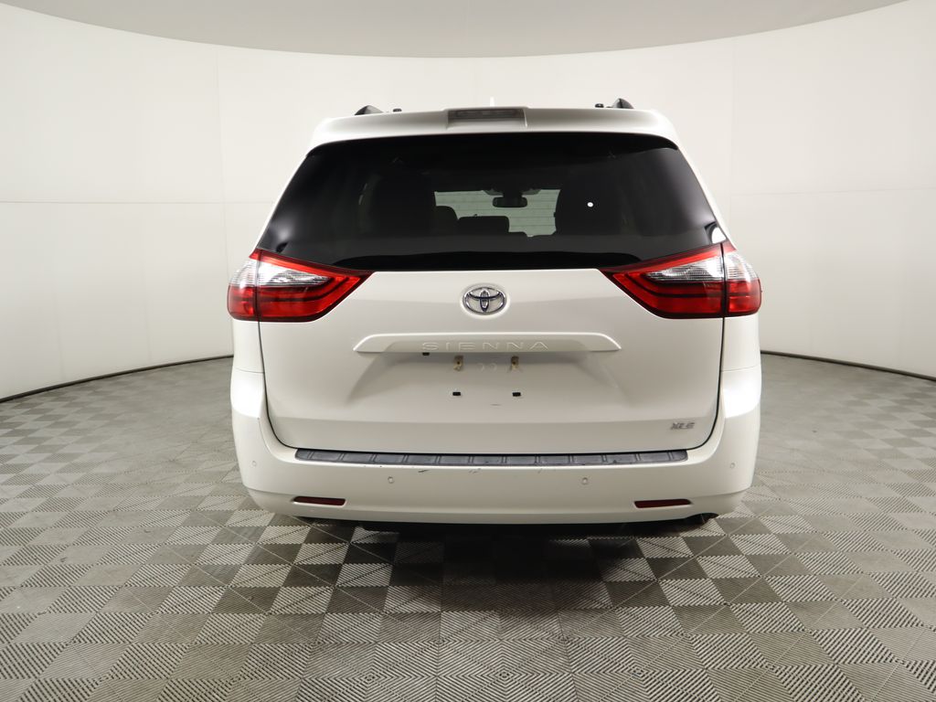 2020 Toyota Sienna XLE 6