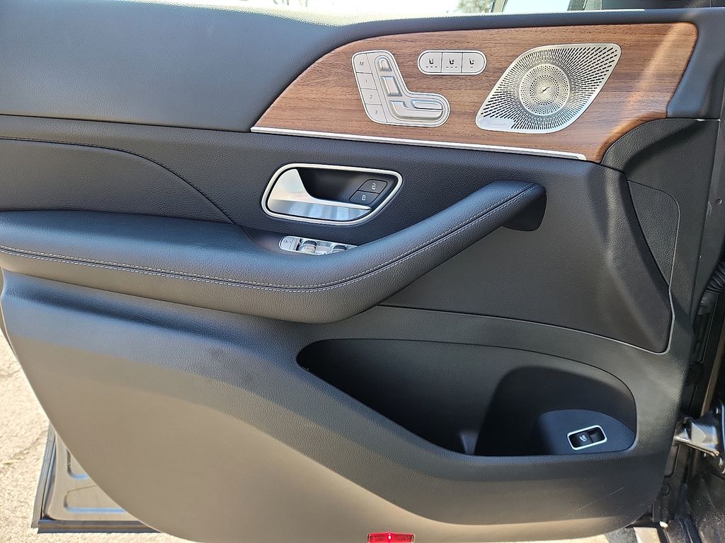 Thumbnail: 2025 Mercedes-Benz GLE - 12