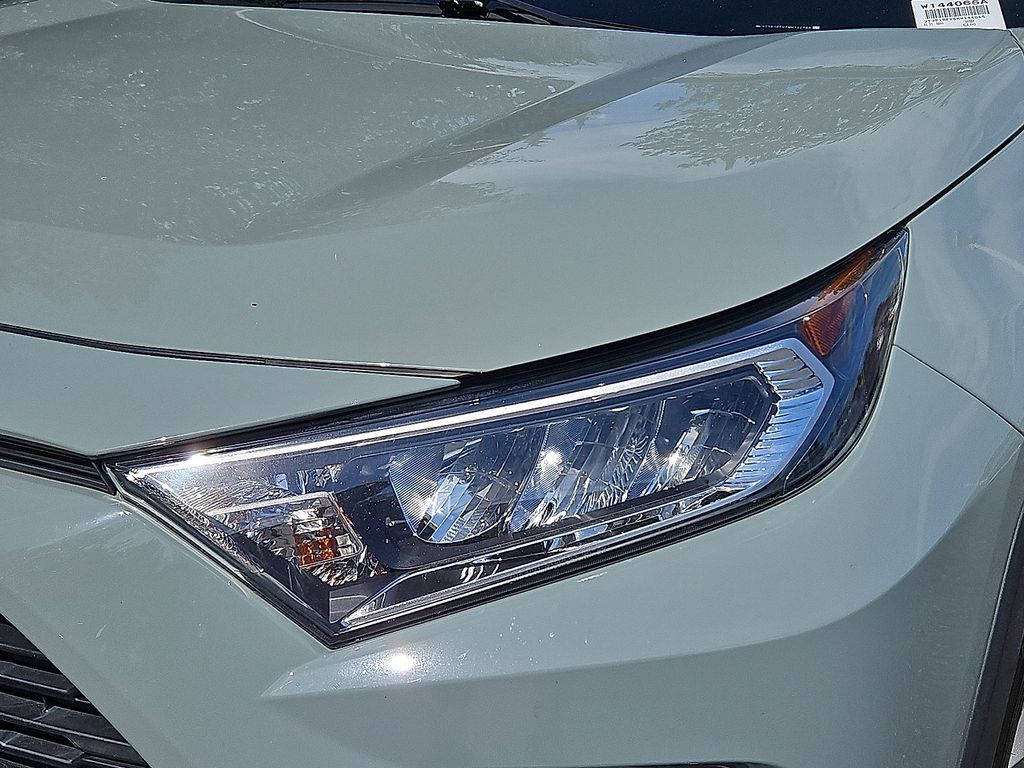 Thumbnail: 2021 Toyota RAV4 - 10