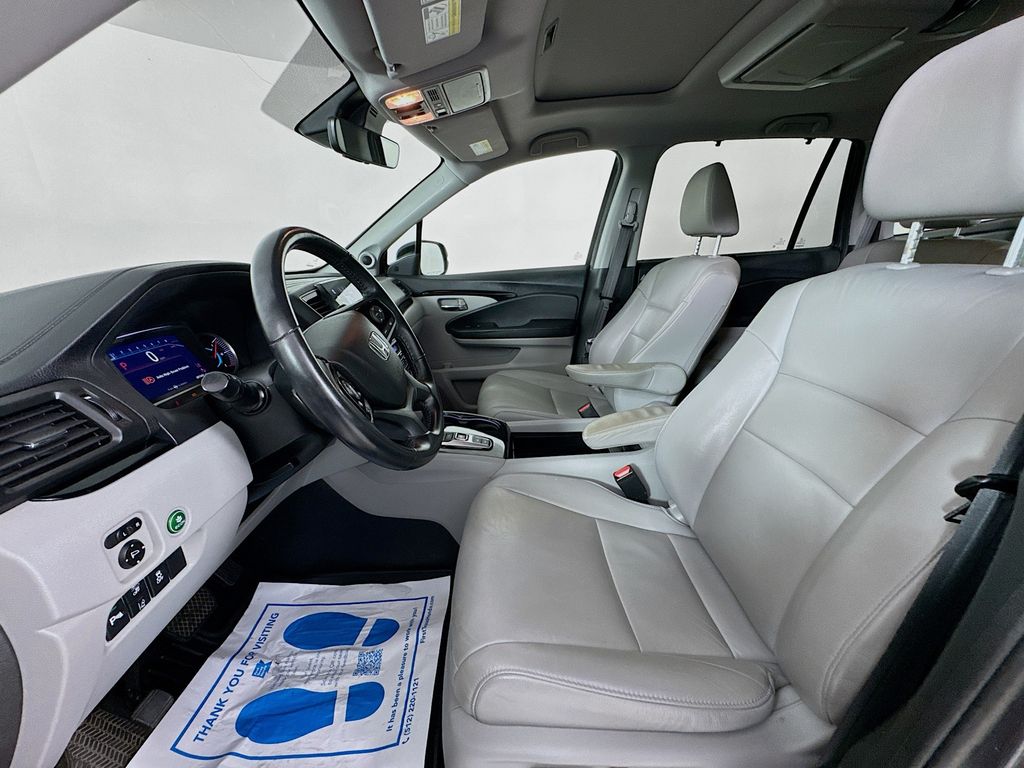 Used Car 2022 Honda Pilot  Touring For Sale Under $30,000 In Austin, Texas