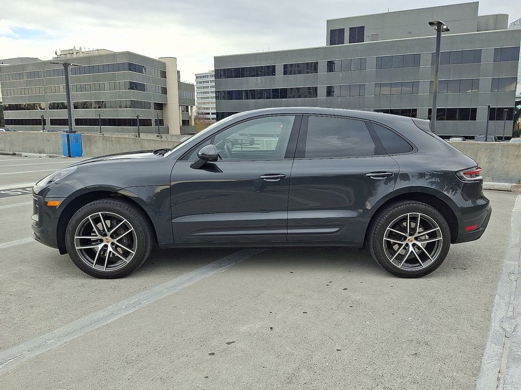 Thumbnail: 2024 Porsche Macan - 2