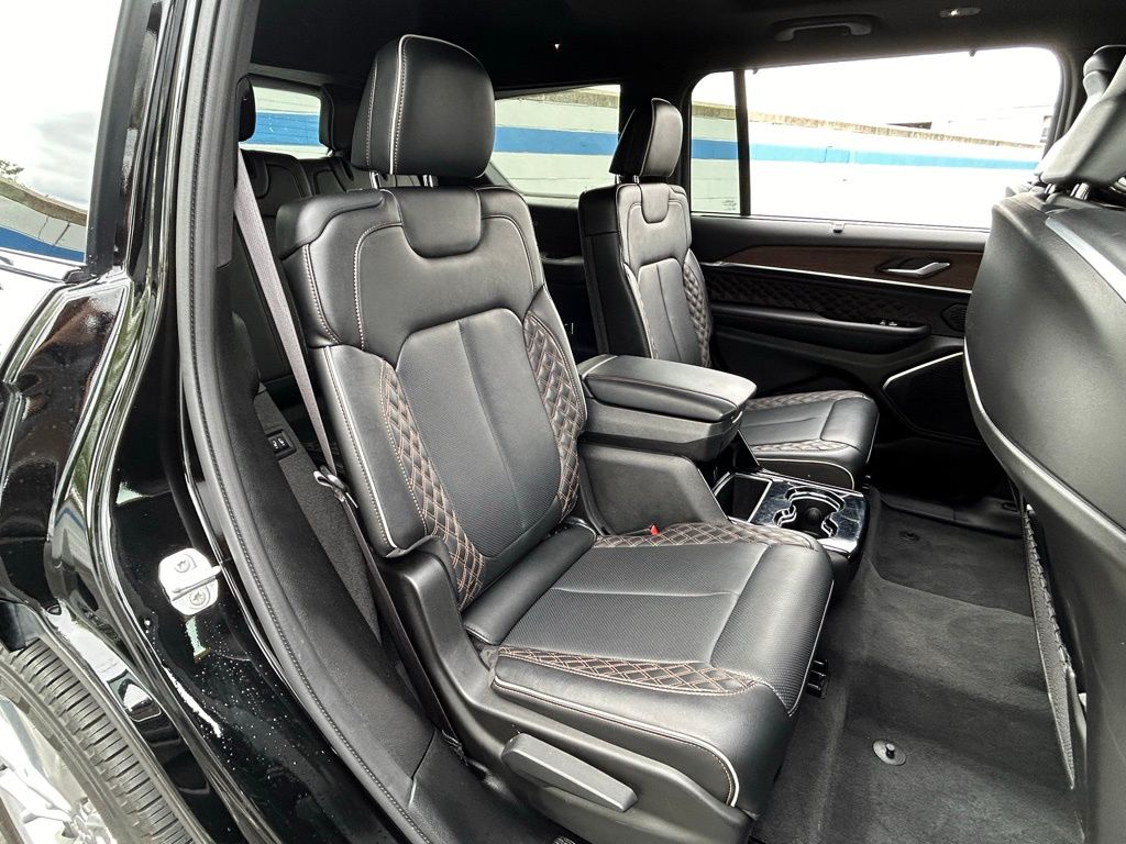 2021 Jeep Grand Cherokee L Summit 24