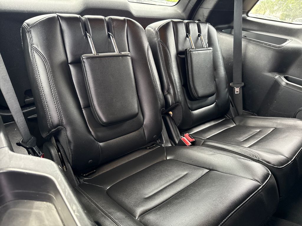 2016 Ford Explorer XLT photo 23