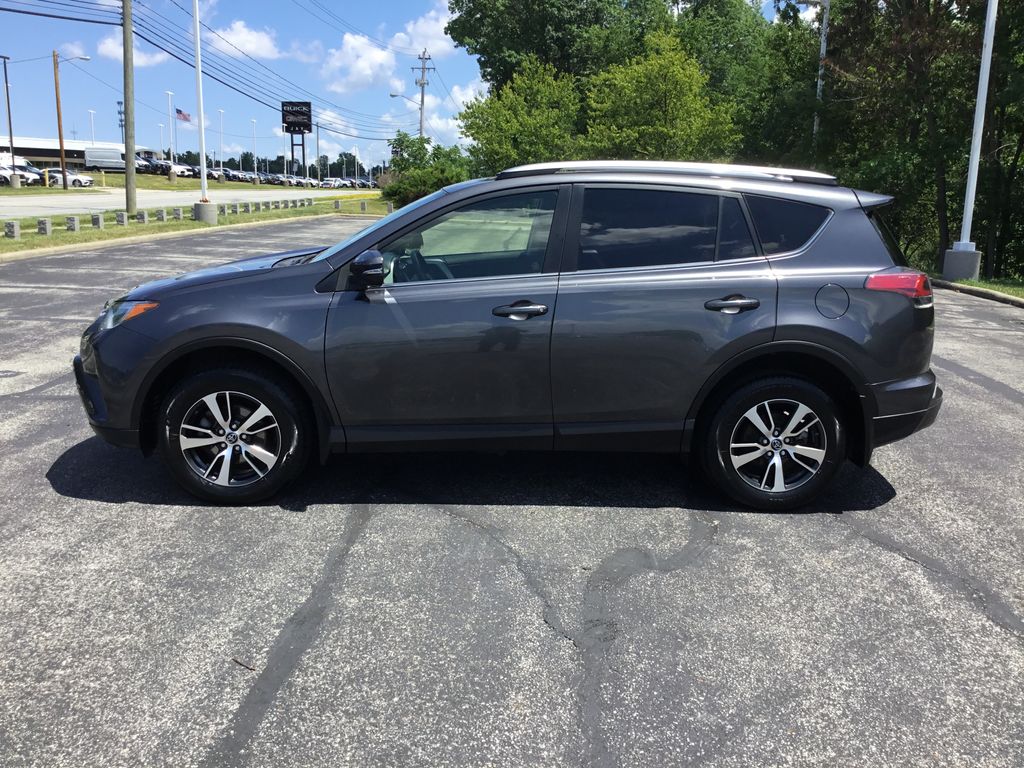 Thumbnail: 2018 Toyota RAV4 - 2