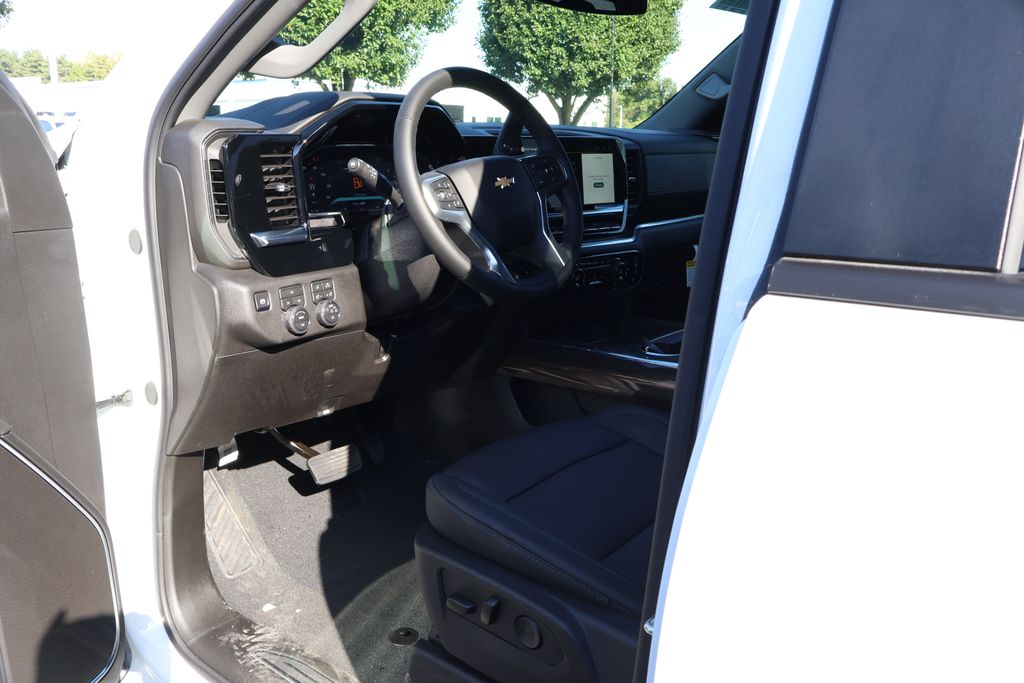 Thumbnail: 2026 Chevrolet Silverado 2500 - 12