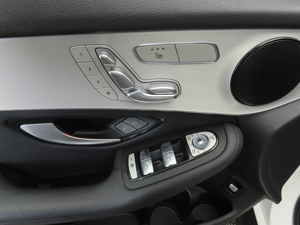 2021 Mercedes-Benz GLC 300 23