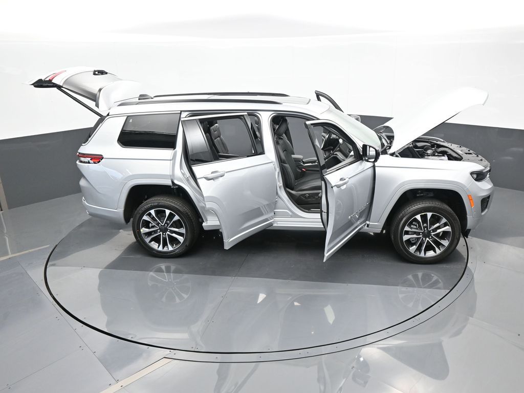 Used 2024 Silver Zynith Jeep Overland image 63