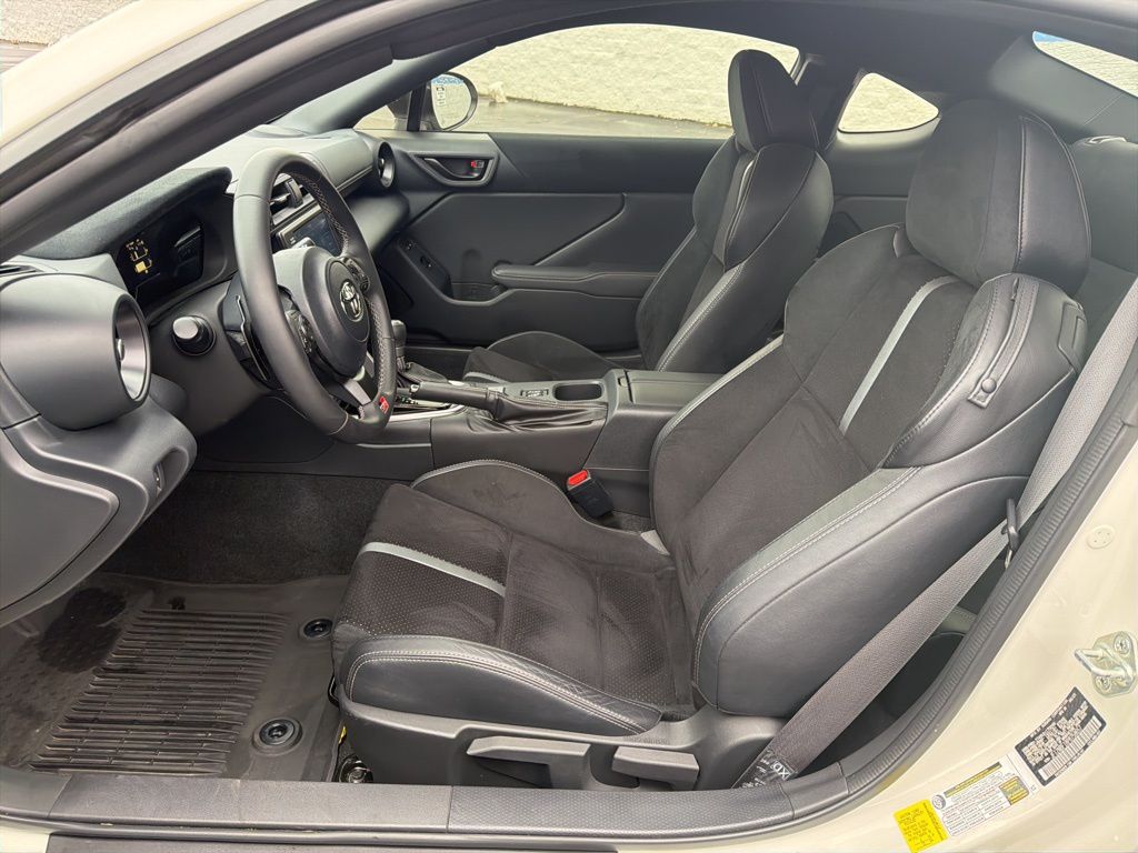 Thumbnail: 2023 Toyota GR86 - 11