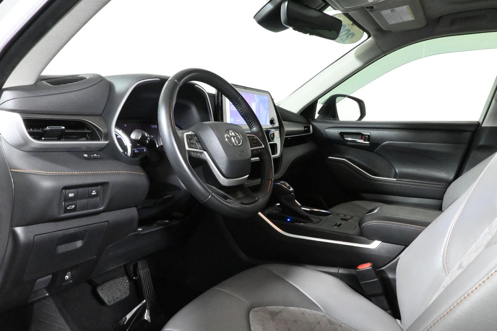 2023 Toyota Highlander Bronze Edition 14