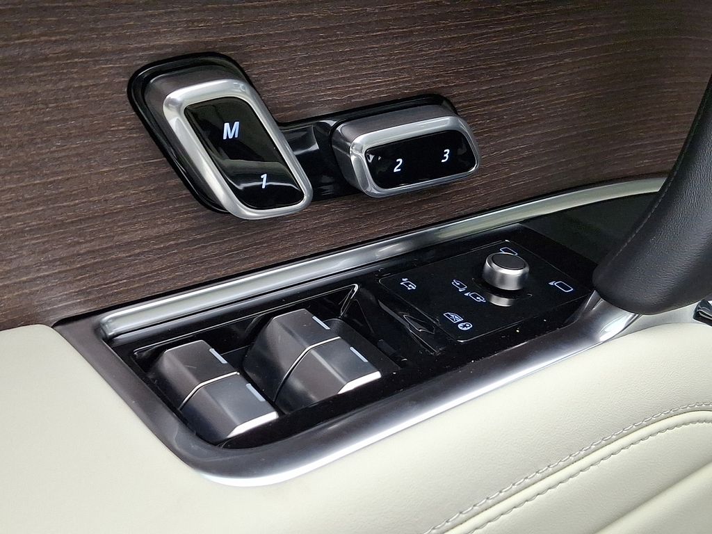 Thumbnail: 2026 Land Rover Range Rover - 21