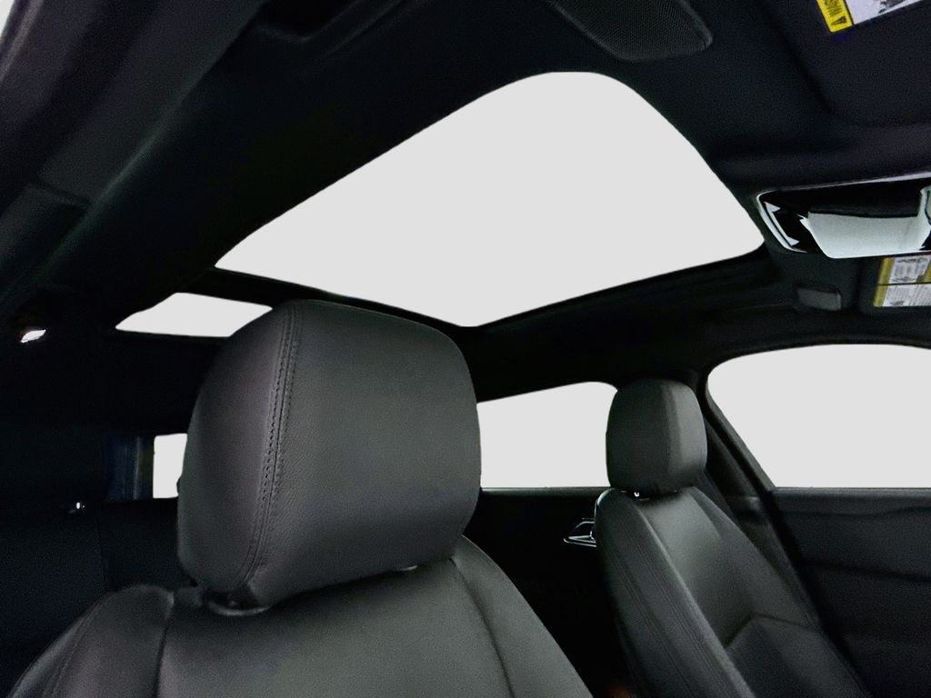 Thumbnail: 2026 Land Rover Range Rover Velar - 18