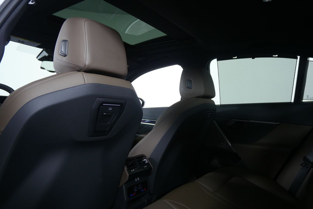 Thumbnail: 2026 BMW 5 Series - 17