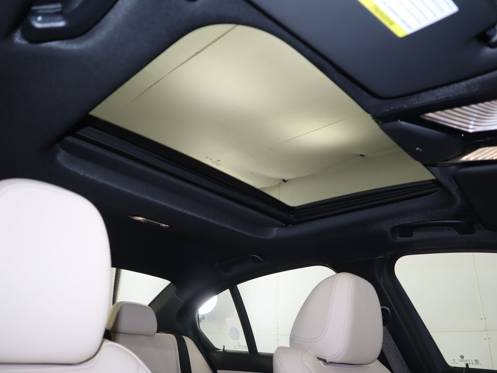 Thumbnail: 2026 BMW 3 Series - 19