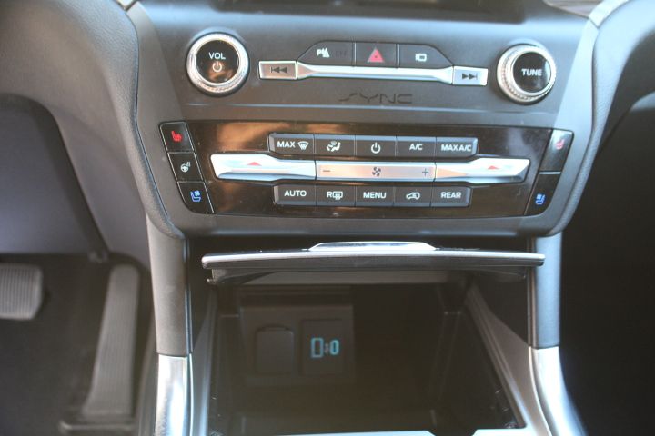 Used Car 2020 Ford Explorer  Limited For Sale Under $25,000 In Georgetown, Texas