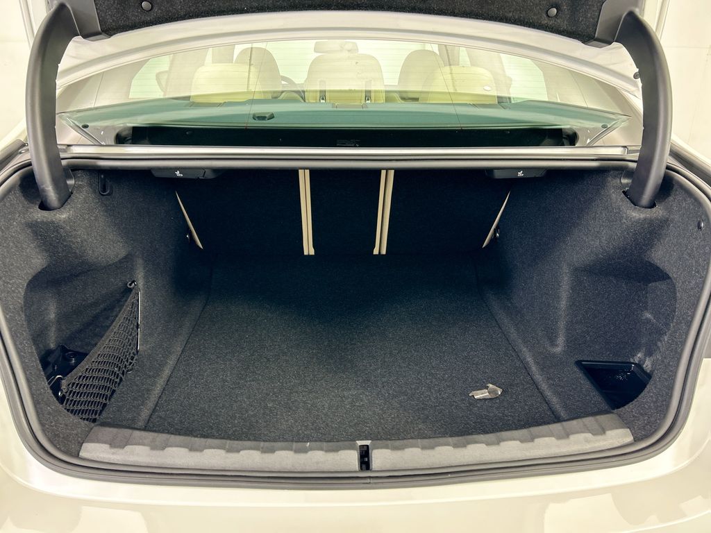 Thumbnail: 2025 BMW 3 Series - 27