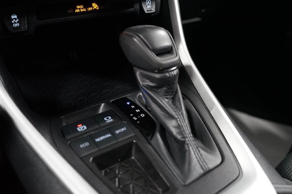 Thumbnail: 2025 Toyota RAV4 - 21