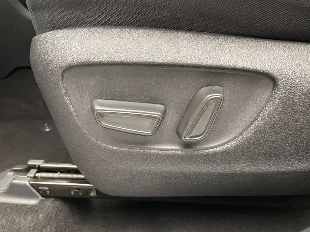 Thumbnail: 2023 Toyota Highlander - 14