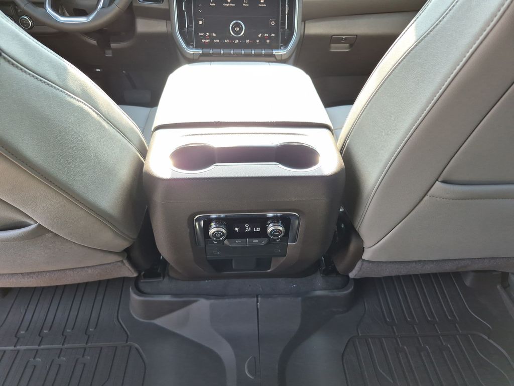 New 2026 White GMC Elevation image 31