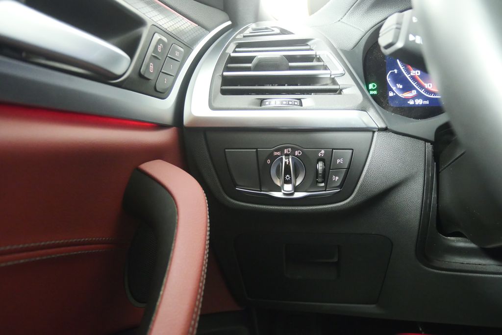 Thumbnail: 2025 BMW X4 - 21