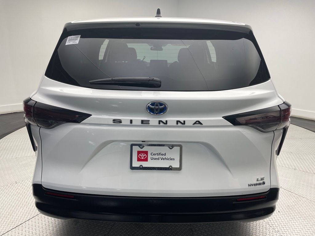 2024 Toyota Sienna LE 6