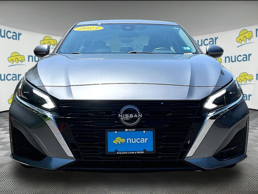 2023 Nissan Altima — photo 2