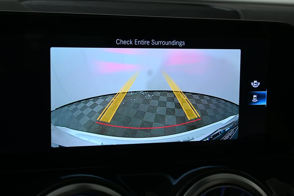 Thumbnail: 2022 Mercedes-Benz GLB - 22