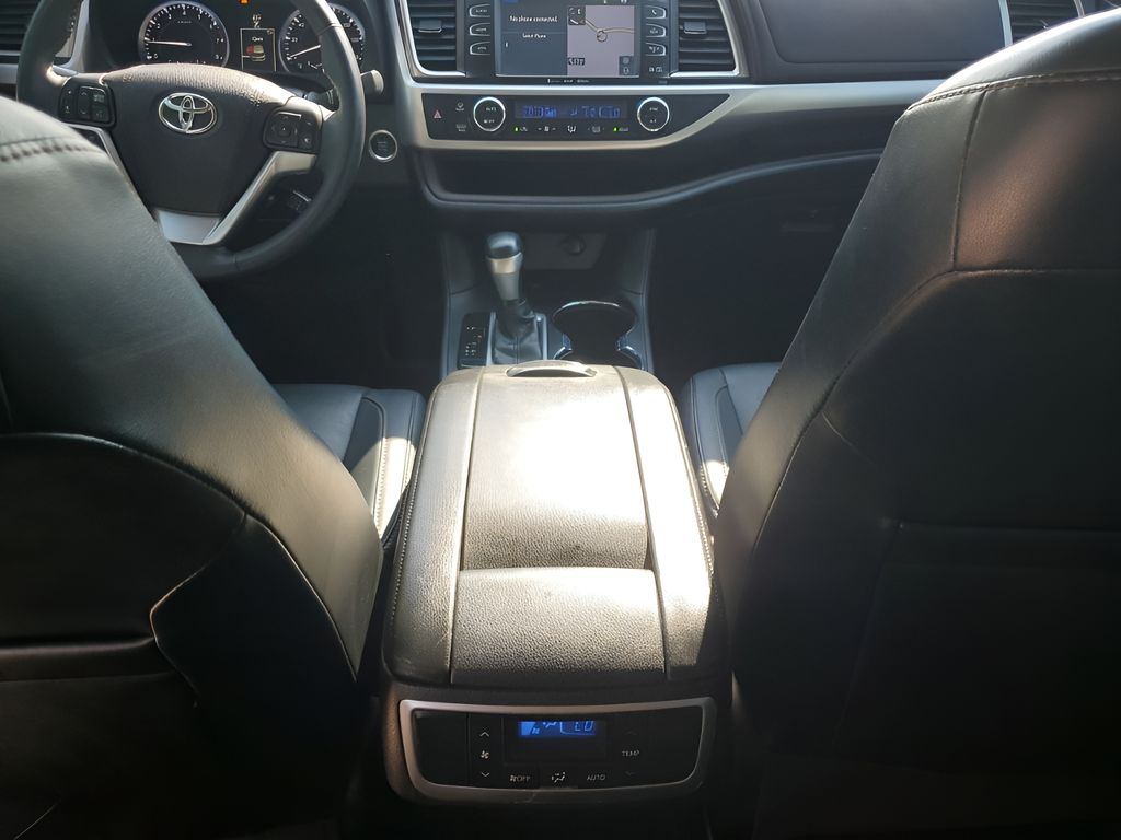 Used Car 2016 Toyota Highlander  Xle V6 For Sale In Austin, Texas
