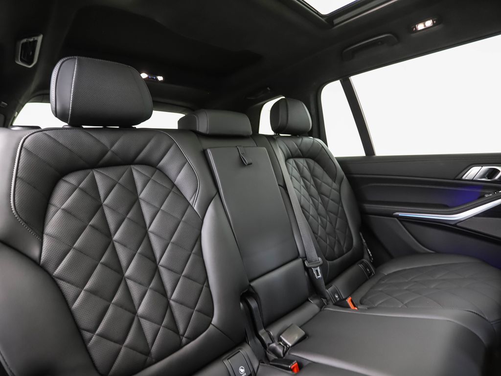Thumbnail: 2024 BMW X7 - 31