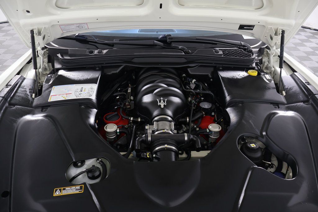 Thumbnail: 2013 Maserati GranTurismo - 16