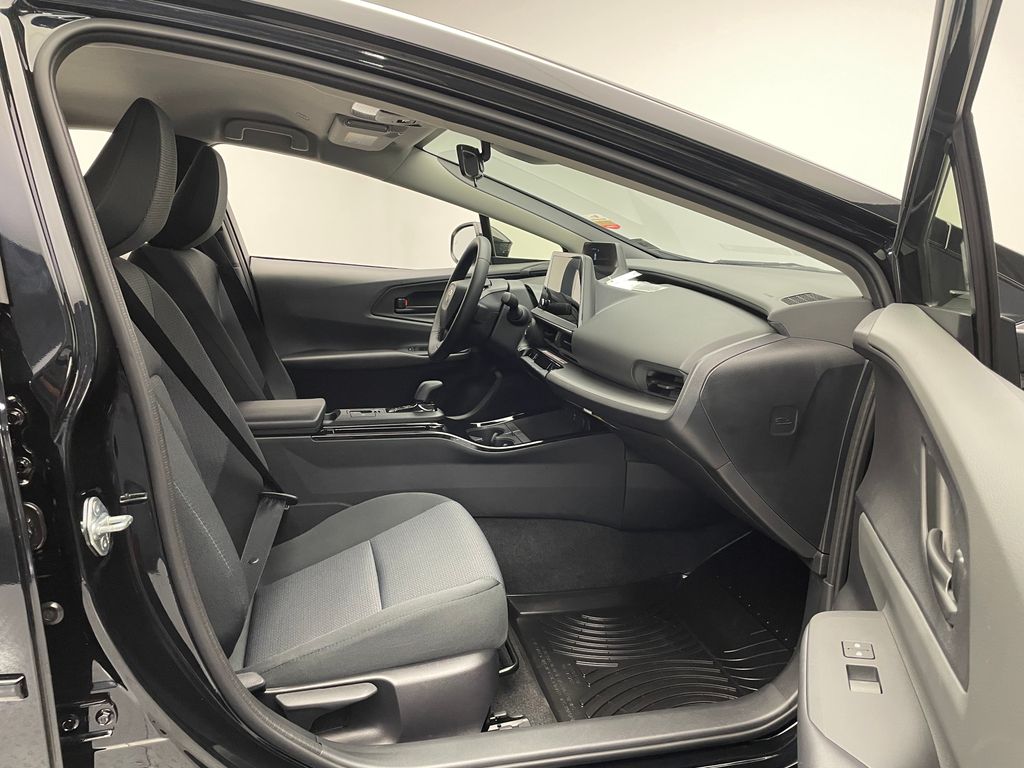 2024 Toyota Prius LE 16