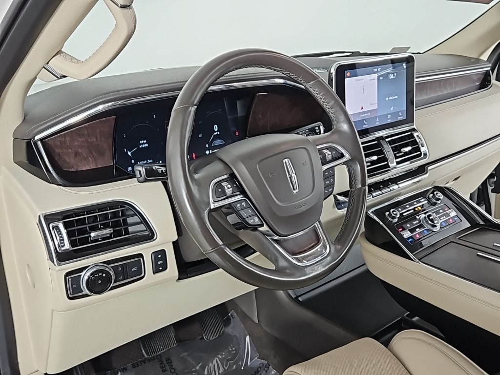 Thumbnail: 2018 Lincoln Navigator - 32