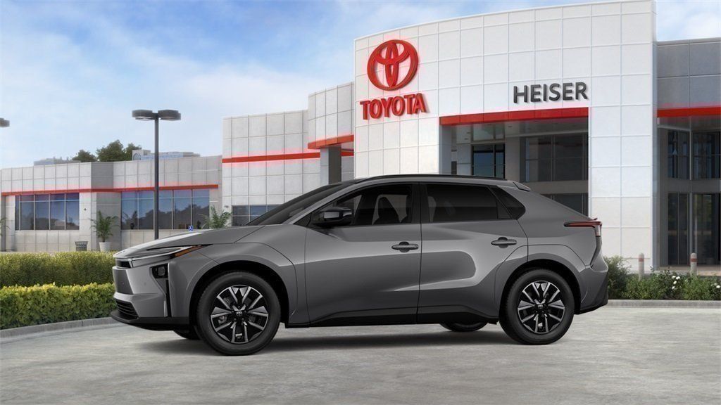 View vehicle photo 3