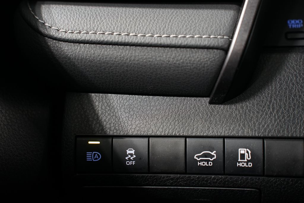 2023 Toyota Camry SE 23