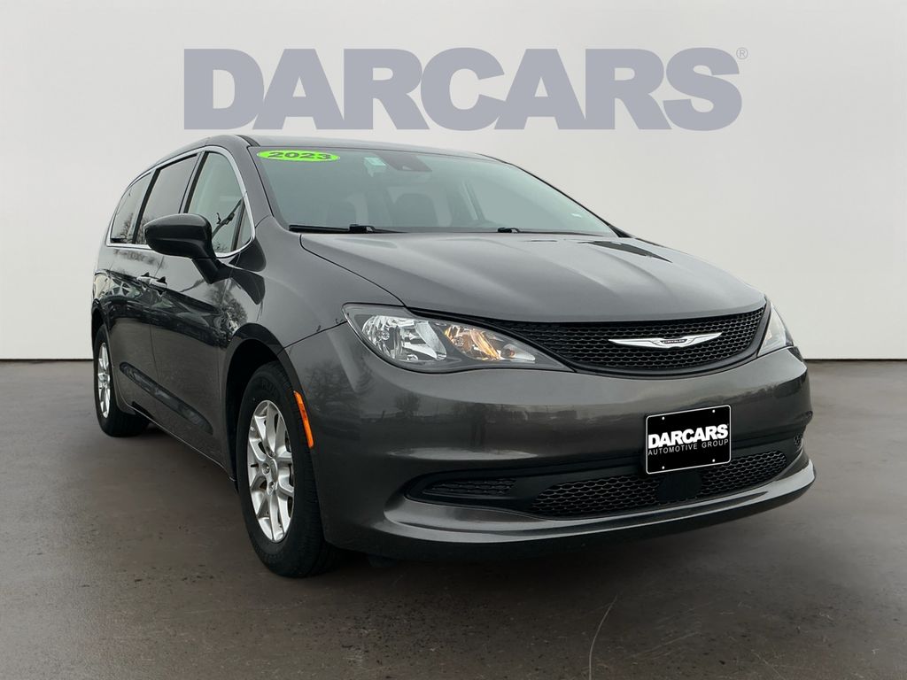 2023 Chrysler Voyager LX FWD