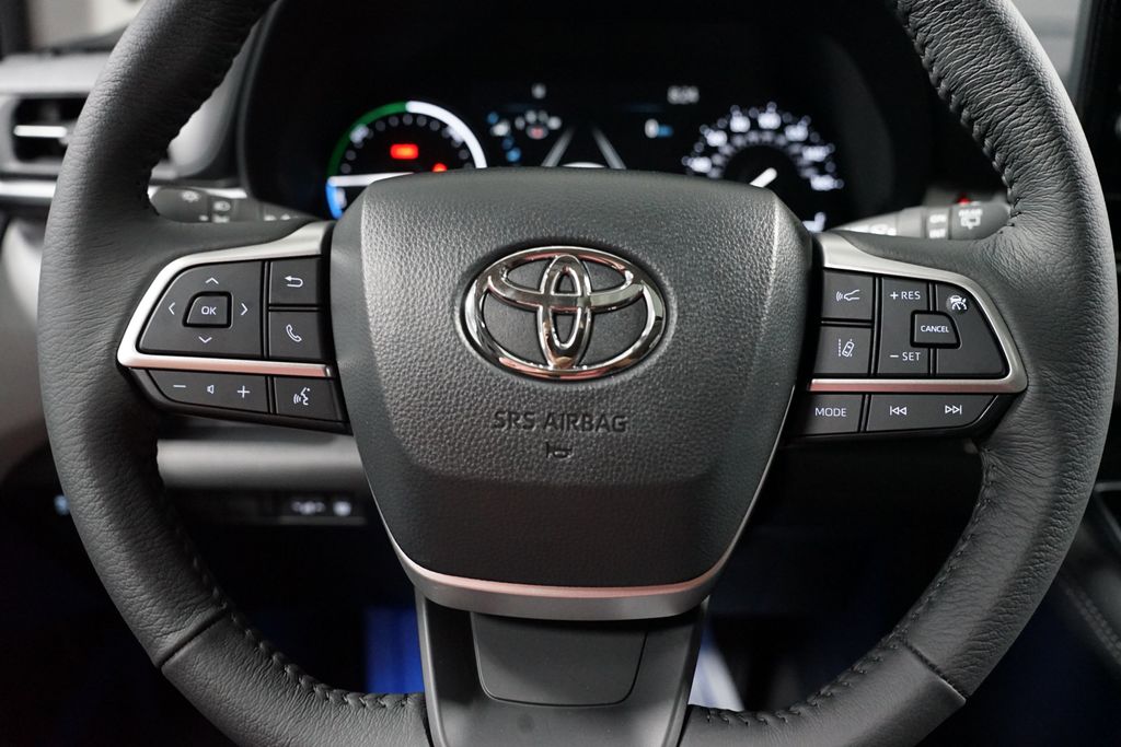 Thumbnail: 2025 Toyota Sienna - 12