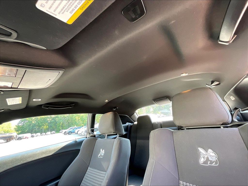 2019 Dodge Challenger — photo 7