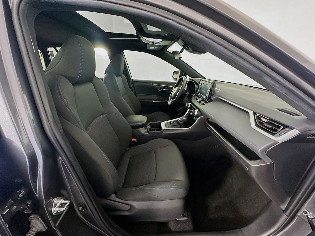 Thumbnail: 2022 Toyota RAV4 - 28