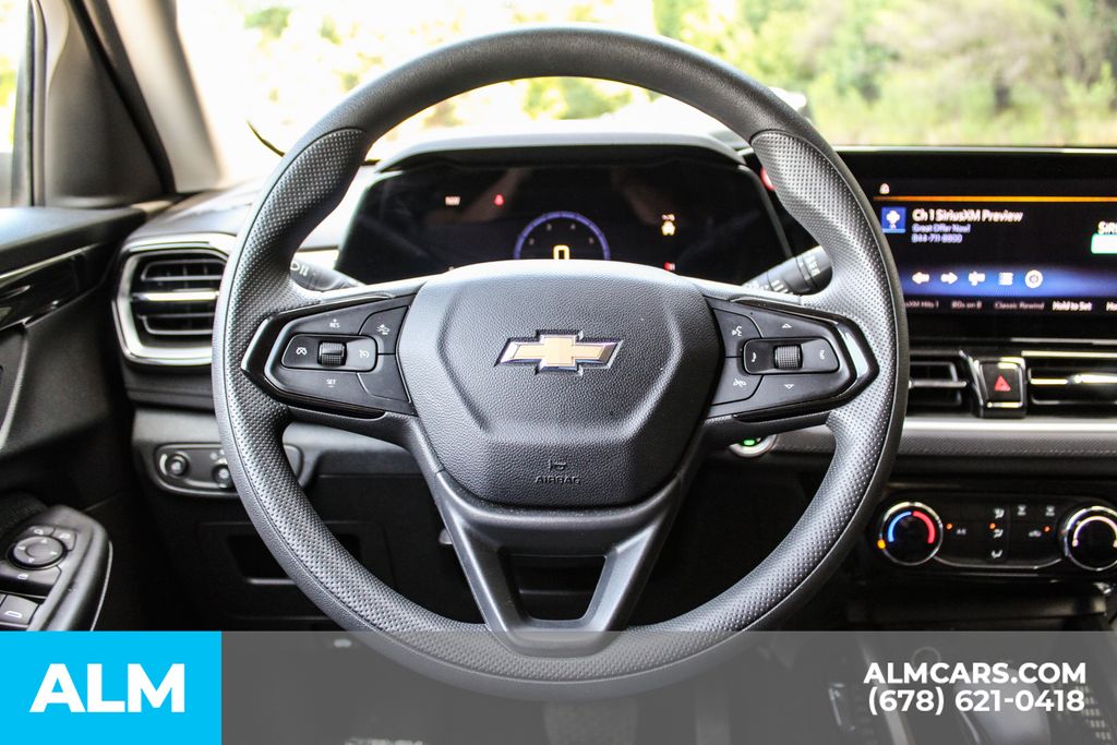Used 2025 Gray Chevrolet LT image 25