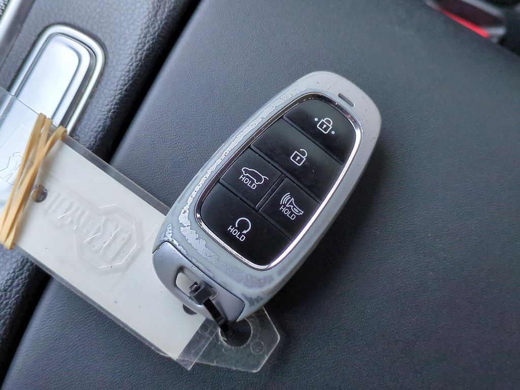 Used 2023 White Hyundai SEL image 24