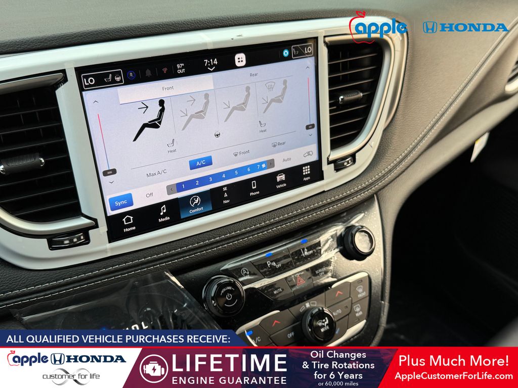 2026 Chrysler Pacifica Select