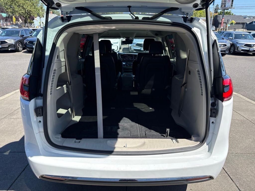2022 Chrysler Pacifica Touring L