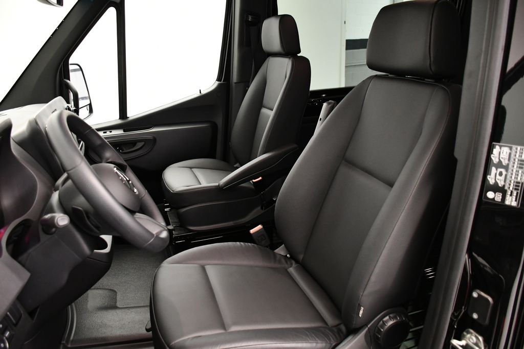 Thumbnail: 2025 Mercedes-Benz Sprinter - 26