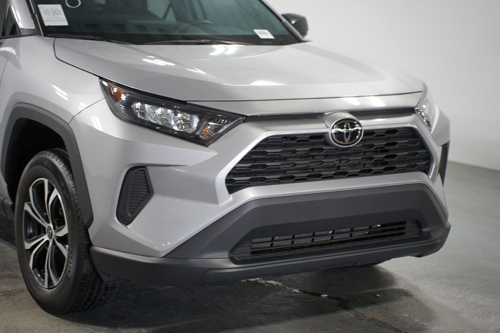 2022 Toyota RAV4 LE 4