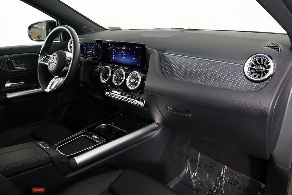 Thumbnail: 2025 Mercedes-Benz GLA - 9