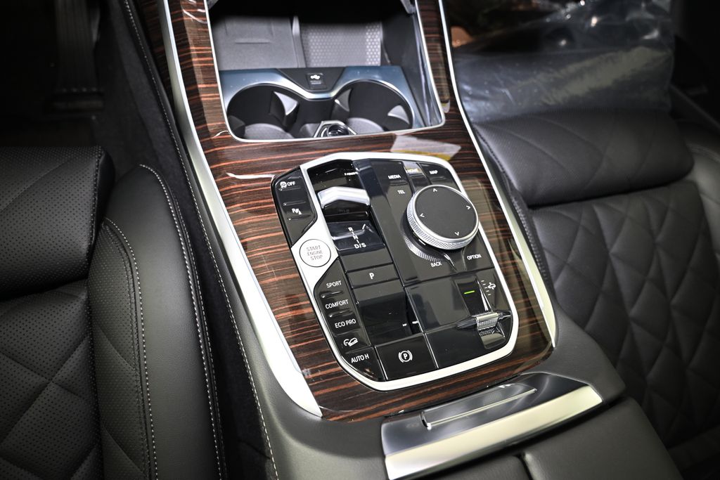 Thumbnail: 2026 BMW X7 - 19